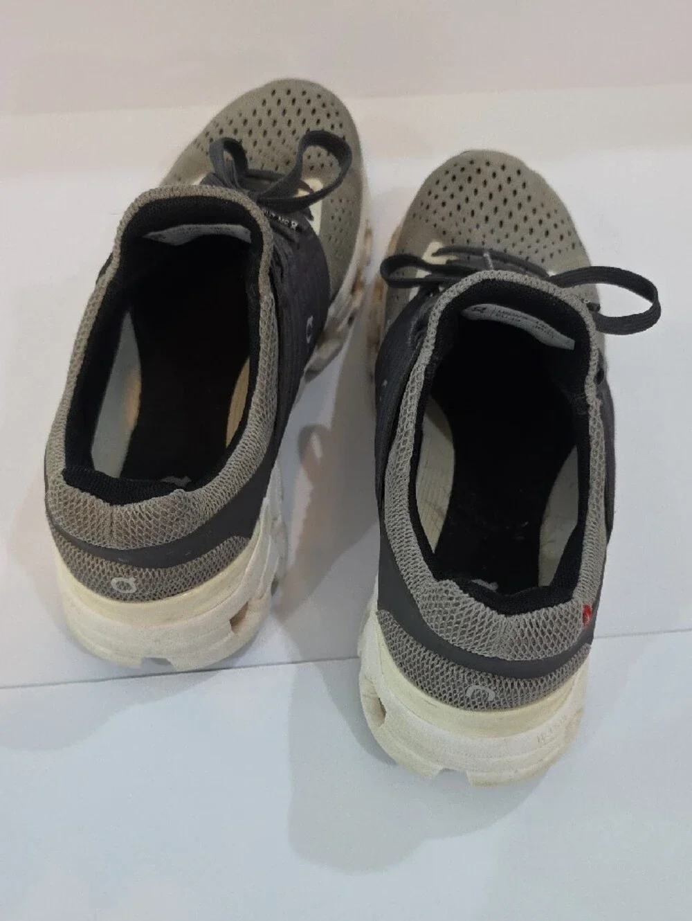 On Running CloudSwift Women's Shoes in Gray and Black Size 8